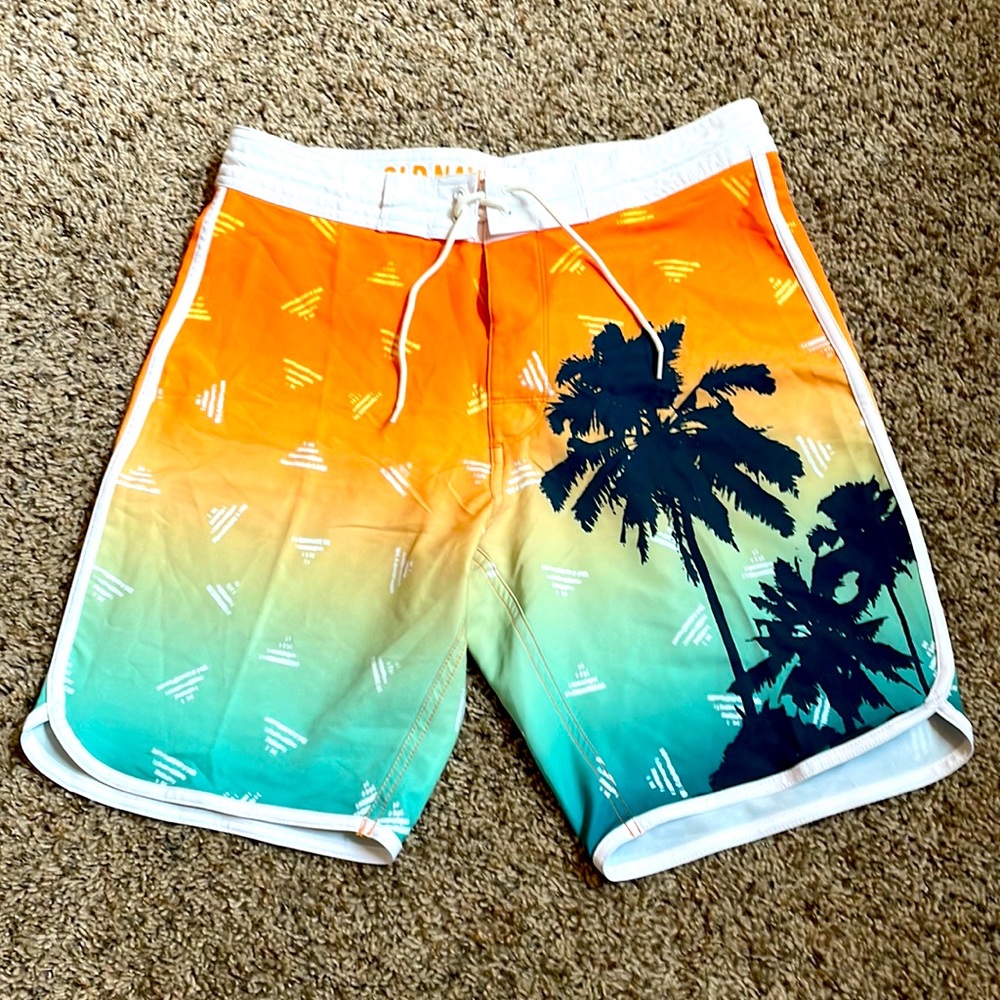 Old Navy like new men’s size 32 board shorts